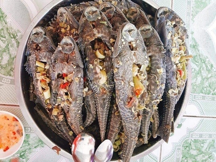 Loài cá xấu như quỷ nhìn rợn người nay được chế biến thành món ngon thơm phức trên bàn nhậu, dân sành ăn khen hơn cả thịt gà - 2