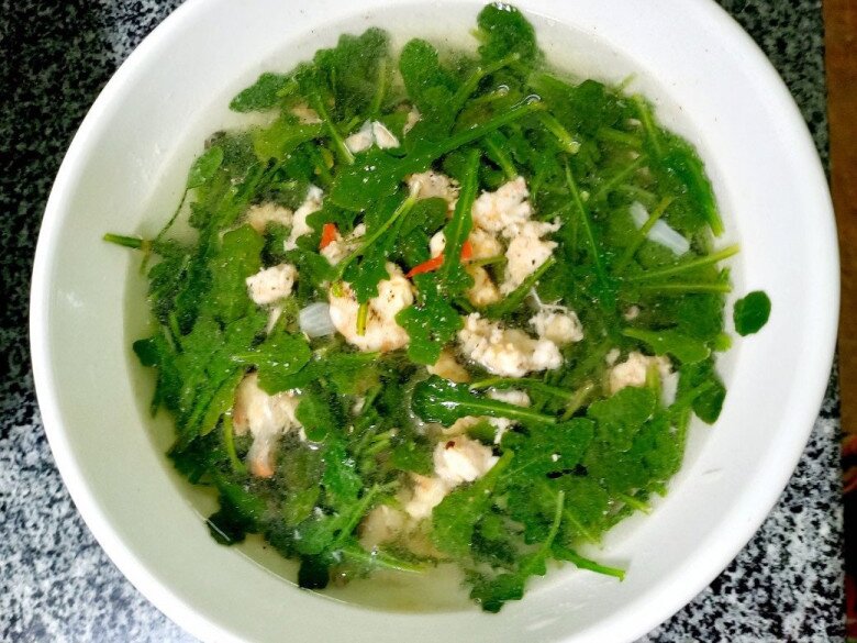 Loại rau dại mọc bờ bụi xưa chẳng ai hái, nay thành đặc sản chị em săn lùng, giá tới 120.000 đồng/kg - 3