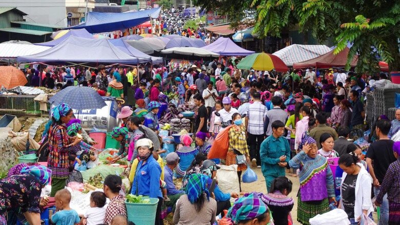 Về Lào Cai đi phiên chợ đông đúc bậc nhất, mua thứ chỉ ở nơi này mới bán - 4