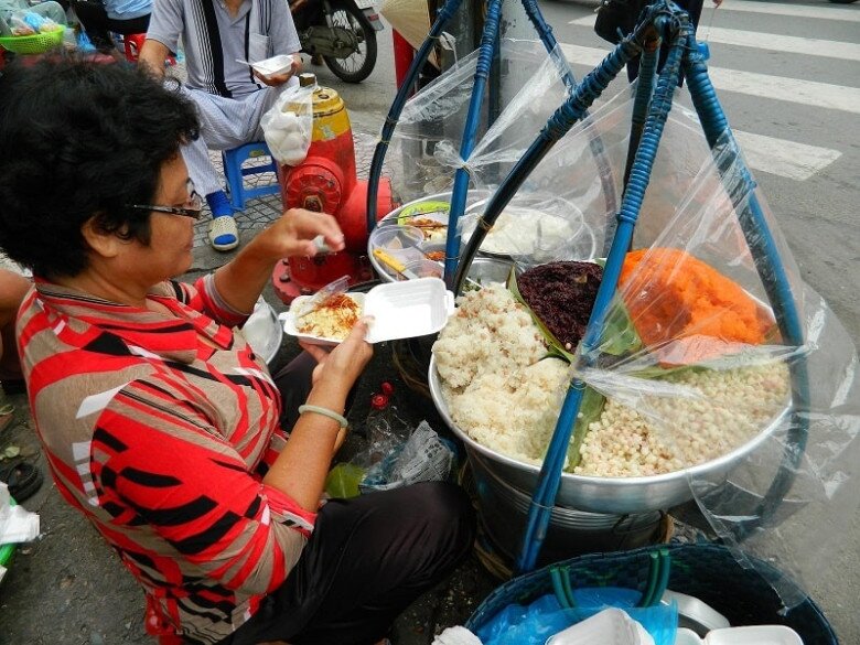 Chợ trăm năm tuổi giữa lòng xứ dừa: Cấu trúc như một mê cung, ai không quen đến sẽ lạc nhưng đồ ăn vặt thì siêu ngon - 4