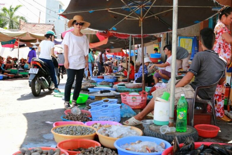 Ở Thanh Hóa muốn mua hải sản tươi ngon giá rẻ nhất định phải đến khu chợ không phải ai cũng biết này! - 3