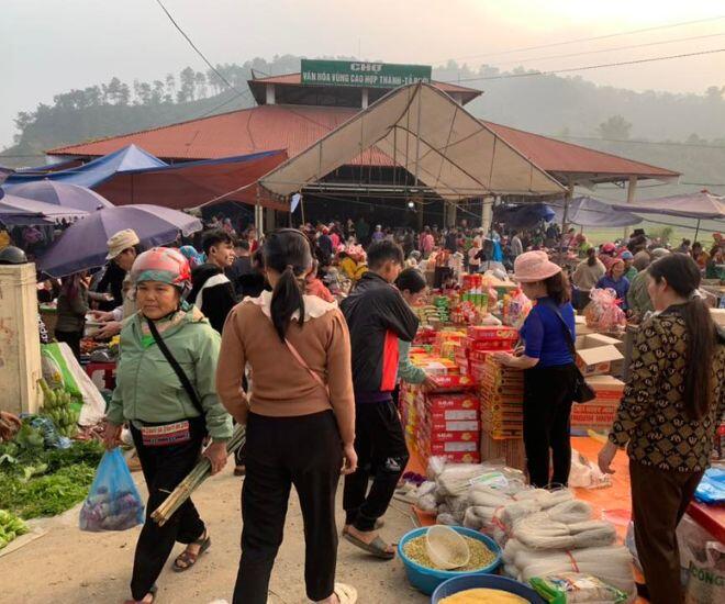 Chợ 4.000m² độc lạ nhất Lào Cai: Chỉ họp vào Chủ nhật, bán toàn đặc sản lạ lùng không nơi nào có - 1