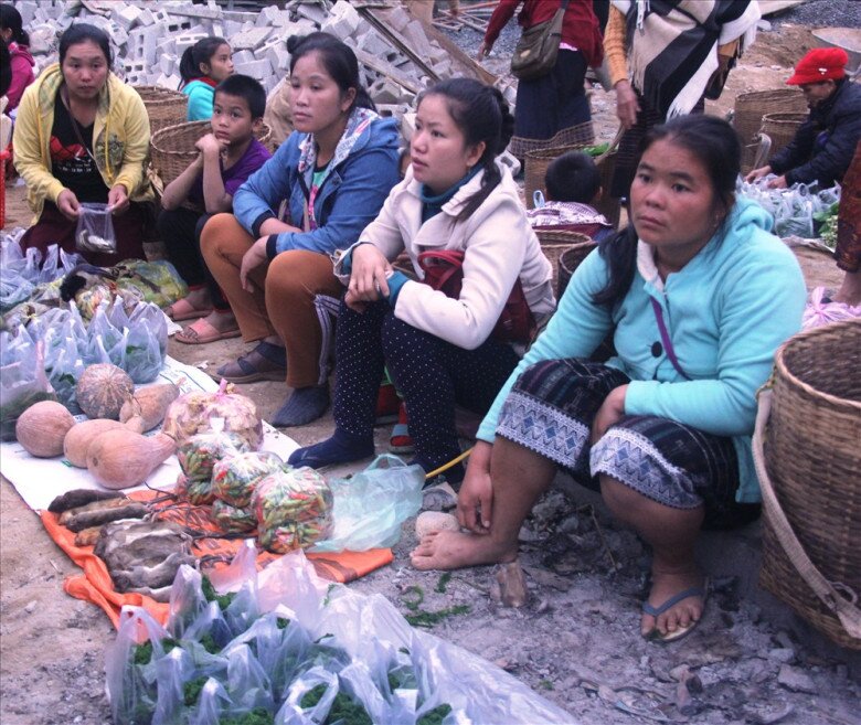 Phiên chợ lạ lùng ở Thanh Hóa: Nằm giữa biên giới 2 nước, xưa chỉ là chợ nhỏ nay là điểm du lịch cực hút khách - 4