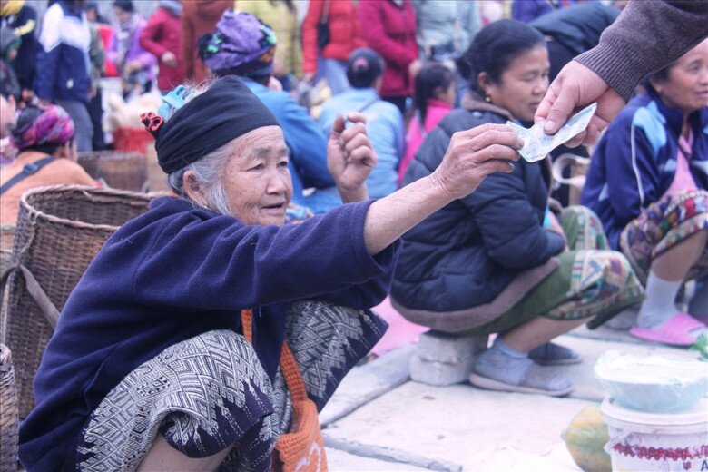 Phiên chợ lạ lùng ở Thanh Hóa: Nằm giữa biên giới 2 nước, xưa chỉ là chợ nhỏ nay là điểm du lịch cực hút khách - 3