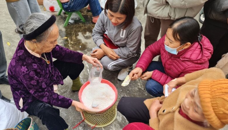 Phiên chợ tồn tại suốt 300 năm giữa lòng Thái Bình, chỉ họp duy nhất 1 ngày trong năm, hút tới 15000 lượt khách - 4