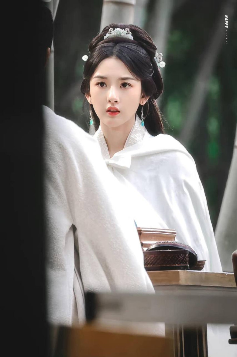 Khom Lưng: Phim ngôn tình hay nhất hiện tại từng bị &#34;đắp chiếu&#34; vô thời hạn, Tống Tổ Nhi gây sốt vì khóc quá đẹp - 2