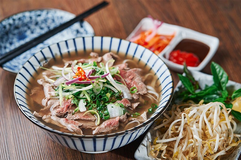Khoảnh khắc hút 80 triệu view của Lưu Diệc Phi: Say mê ăn một món Việt Nam dù đang quá trình siết cân - 4