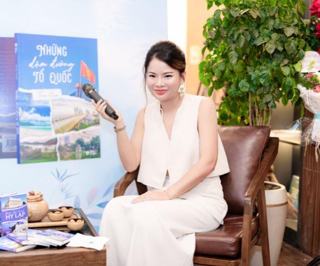 &#34;Mảnh tình&#34; Việt Nam - Hy Lạp trong bộ đôi tác phẩm mới của nhà văn biết 4 ngoại ngữ Tina Yuan - 1