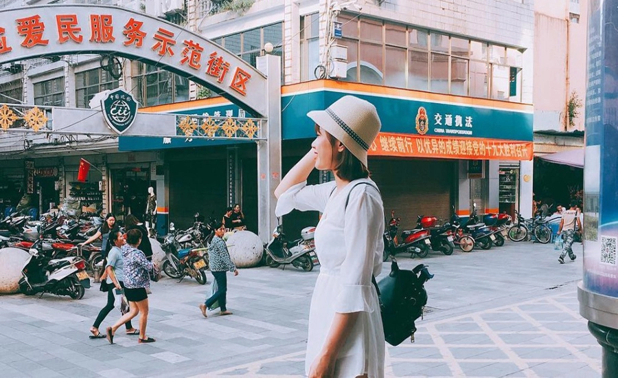 &#34;Lạc lối&#34; trong trung tâm mua sắm siêu lớn ở Hà Khẩu: Tha hồ mua đủ mặt hàng nội địa với giá cực rẻ - 1