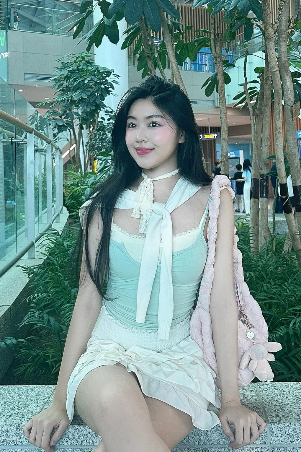 Ái nữ 19 tuổi nhà MC Quyền Linh: "Khuôn trăng đầy đặn, nét ngài nở nang", dân mạng gọi luôn là hoa hậu không cần vương miện - 2
