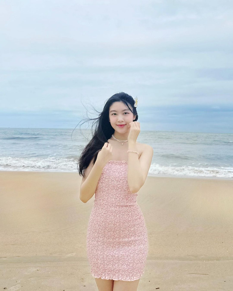 Ái nữ 19 tuổi nhà MC Quyền Linh: "Khuôn trăng đầy đặn, nét ngài nở nang", dân mạng gọi luôn là hoa hậu không cần vương miện - 10