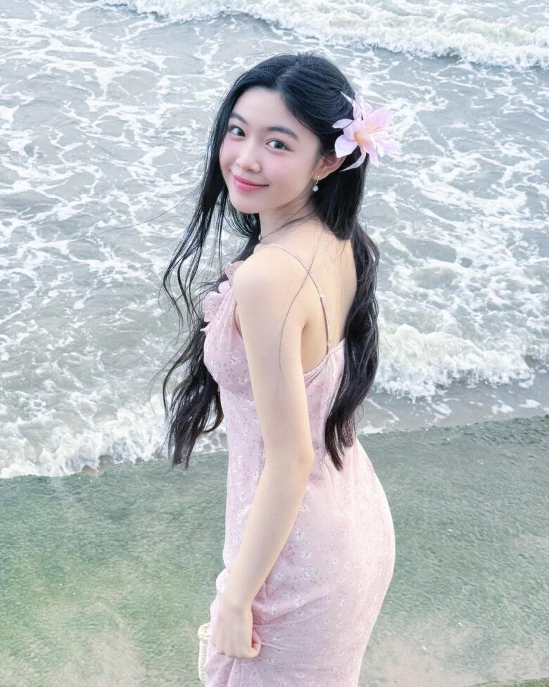 Ái nữ 19 tuổi nhà MC Quyền Linh: "Khuôn trăng đầy đặn, nét ngài nở nang", dân mạng gọi luôn là hoa hậu không cần vương miện - 11