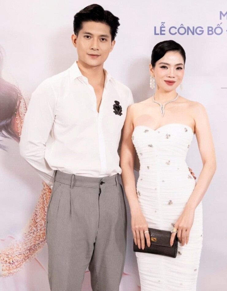Bí quyết giữ da căng mướt ở độ U40 của nữ ca sĩ yêu hồng hài nhi, được chiều chuộng như công chúa - 7