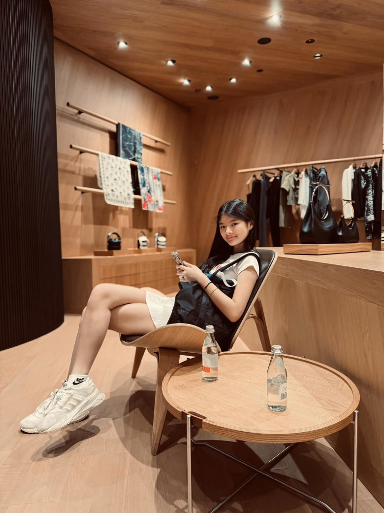 Mỹ nhân tuổi trăng tròn đang &#34;trổ mã&#34; ngày càng xinh đẹp, quyết không nối nghiệp mẹ bước chân vào showbiz - 5