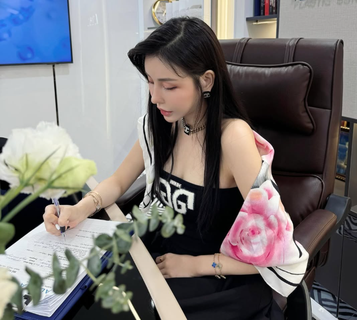 Đăng quang Hoa hậu rồi làm mẹ đơn thân 3 con, nhan sắc Lam Cúc ở độ tuổi U40 thế nào? - 5