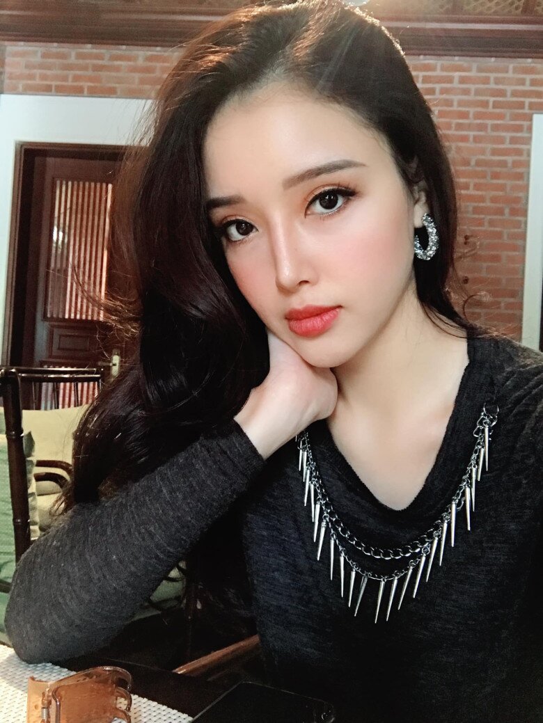 Em gái kín tiếng của Hoa hậu Mai Phương Thuý: Cao 1m78, có màn lột xác ngoạn mục, xinh chẳng kém chị dù đã là mẹ bỉm 2 con - 4