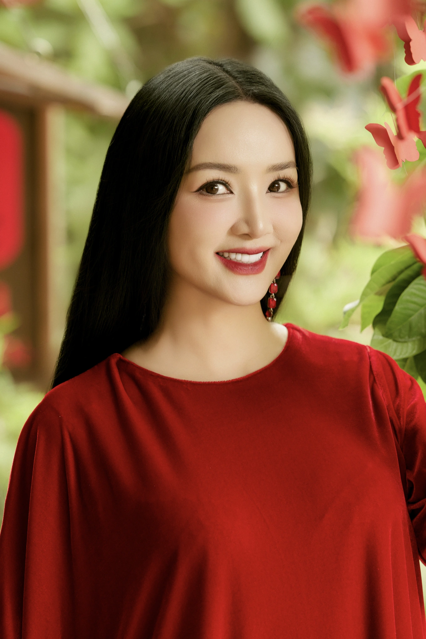 Gu thời trang của 3 biểu tượng nhan sắc &#34;nghiêng nước nghiêng thành&#34; showbiz Việt: Ngoài 50 vẫn sang trọng, tỏa khí chất ngời ngời - 2