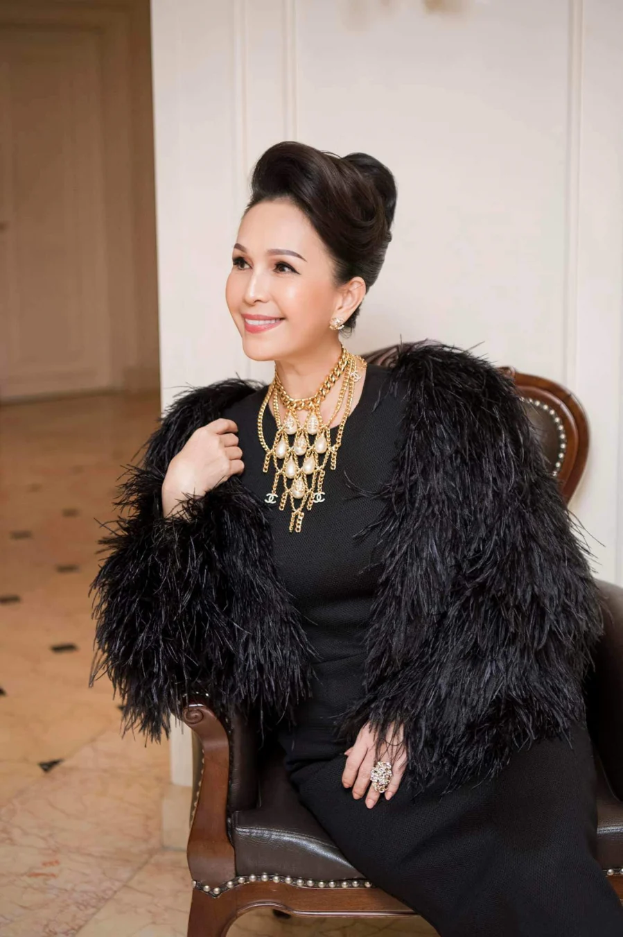 Gu thời trang của 3 biểu tượng nhan sắc &#34;nghiêng nước nghiêng thành&#34; showbiz Việt: Ngoài 50 vẫn sang trọng, tỏa khí chất ngời ngời - 10