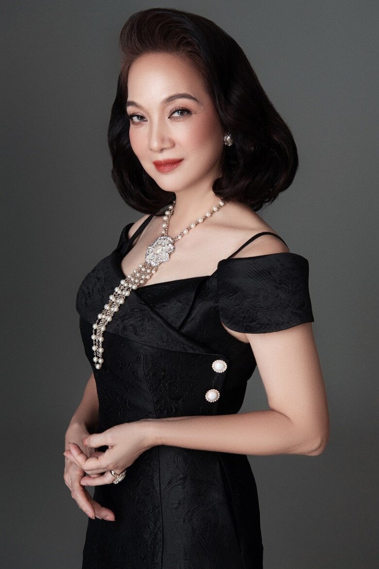Gu thời trang của 3 biểu tượng nhan sắc &#34;nghiêng nước nghiêng thành&#34; showbiz Việt: Ngoài 50 vẫn sang trọng, tỏa khí chất ngời ngời - 13