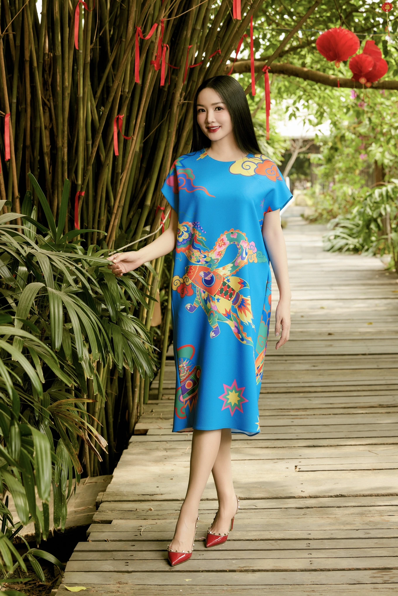 Gu thời trang của 3 biểu tượng nhan sắc &#34;nghiêng nước nghiêng thành&#34; showbiz Việt: Ngoài 50 vẫn sang trọng, tỏa khí chất ngời ngời - 3