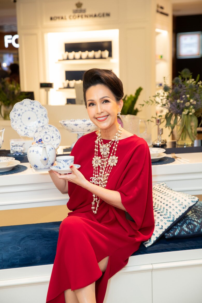 Gu thời trang của 3 biểu tượng nhan sắc &#34;nghiêng nước nghiêng thành&#34; showbiz Việt: Ngoài 50 vẫn sang trọng, tỏa khí chất ngời ngời - 8