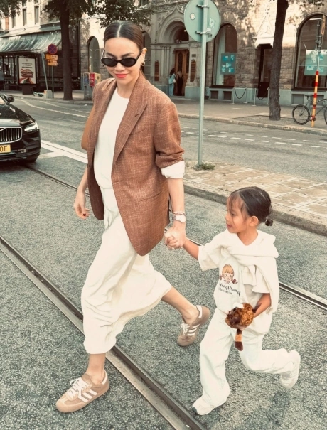 Hà Hồ và 6 item thời trang không thể thiếu: Từ nữ hoàng thảm đỏ đến biểu tượng street style, thứ cuối cùng siêu đắt giá - 1