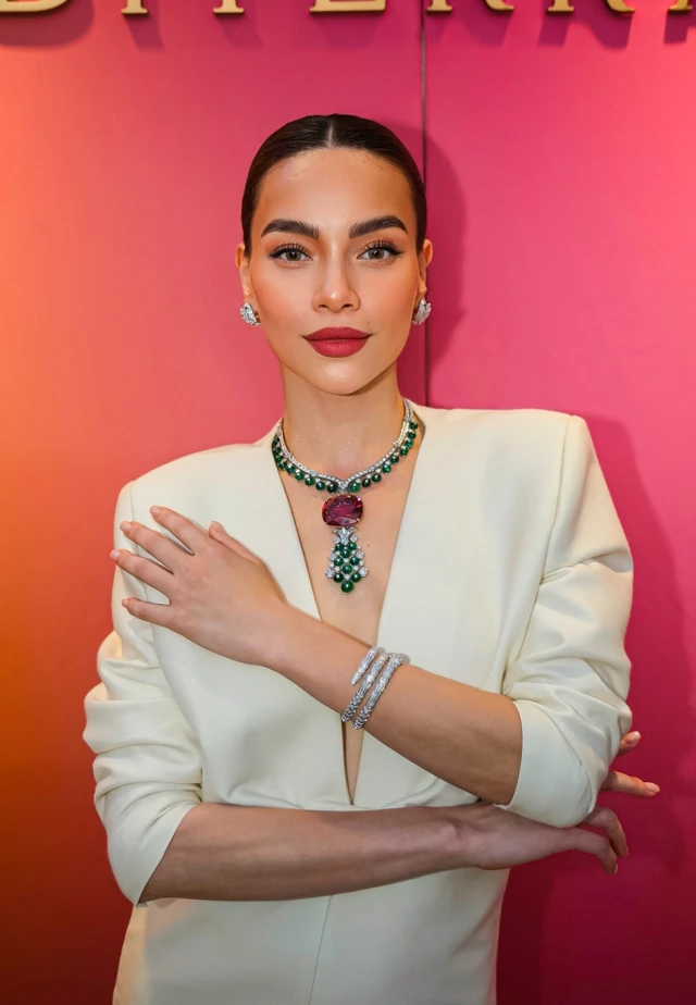 Hà Hồ và 6 item thời trang không thể thiếu: Từ nữ hoàng thảm đỏ đến biểu tượng street style, thứ cuối cùng siêu đắt giá - 24