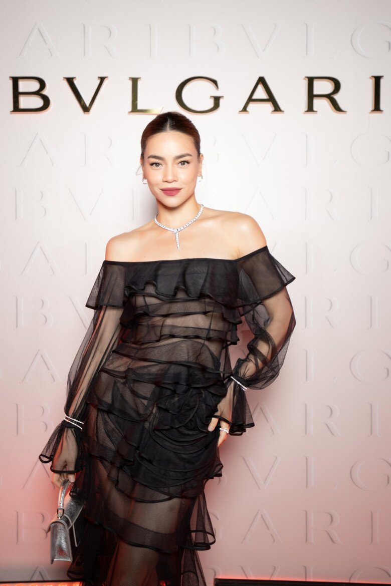 Hà Hồ và 6 item thời trang không thể thiếu: Từ nữ hoàng thảm đỏ đến biểu tượng street style, thứ cuối cùng siêu đắt giá - 25