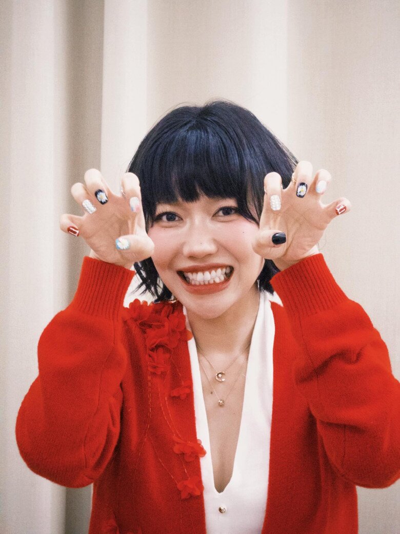 Gu ăn mặc tinh giản mà sang của Diệu Nhi: Sánh bước bên chồng hay đi đu idol đều áp dụng được - 4