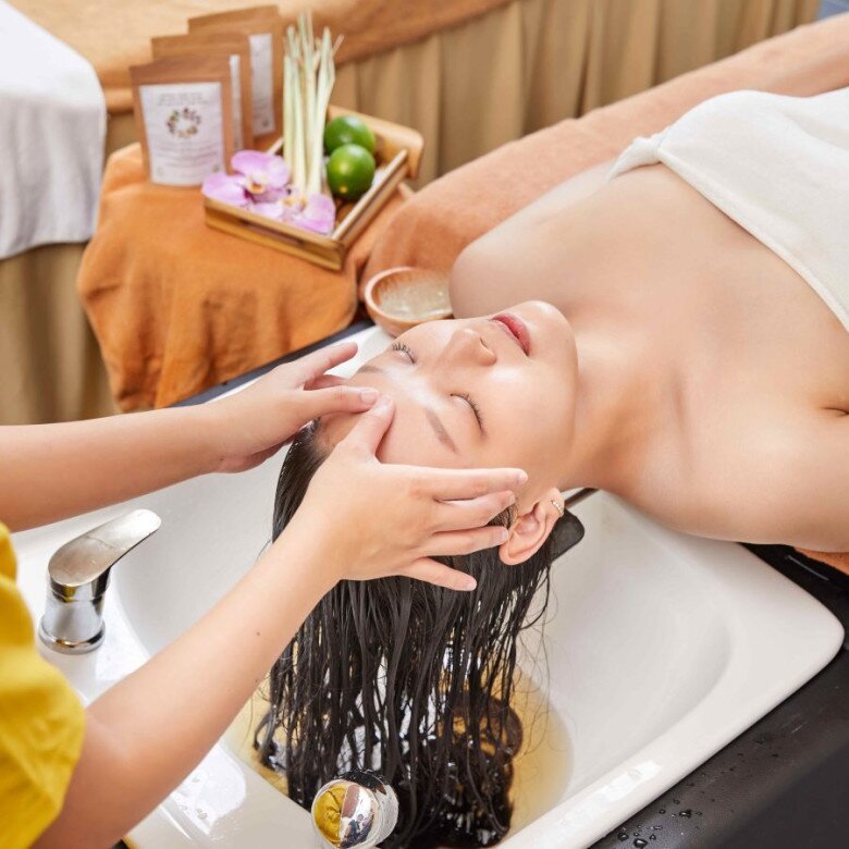 Tóc thưa mấy cũng mọc dày như nấm sau mưa nhờ áp dụng cách gội đầu đặc biệt này - 2
