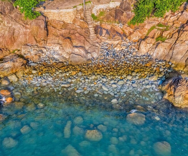 Bãi tắm đẹp bậc nhất Quy Nhơn, từng là nơi dành riêng cho Nam Phương Hoàng hậu, gây ấn tượng với bãi đá hình thù đặc biệt - 1