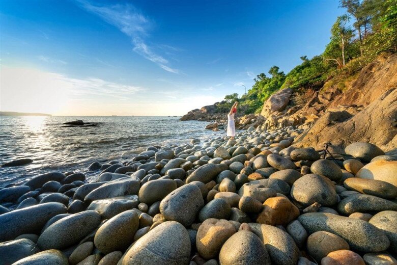 Bãi tắm đẹp bậc nhất Quy Nhơn, từng là nơi dành riêng cho Nam Phương Hoàng hậu, gây ấn tượng với bãi đá hình thù đặc biệt - 5