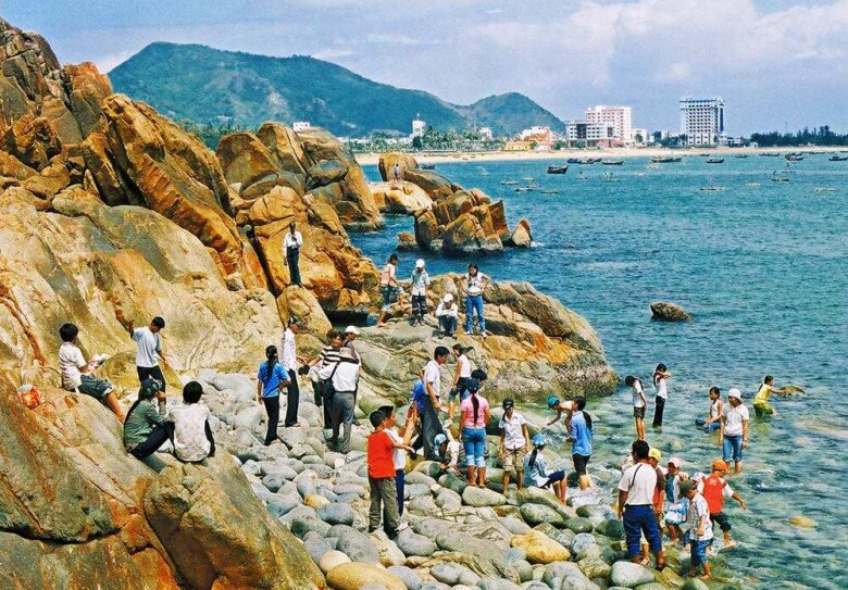 Bãi tắm đẹp bậc nhất Quy Nhơn, từng là nơi dành riêng cho Nam Phương Hoàng hậu, gây ấn tượng với bãi đá hình thù đặc biệt - 3