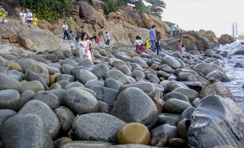 Bãi tắm đẹp bậc nhất Quy Nhơn, từng là nơi dành riêng cho Nam Phương Hoàng hậu, gây ấn tượng với bãi đá hình thù đặc biệt - 4