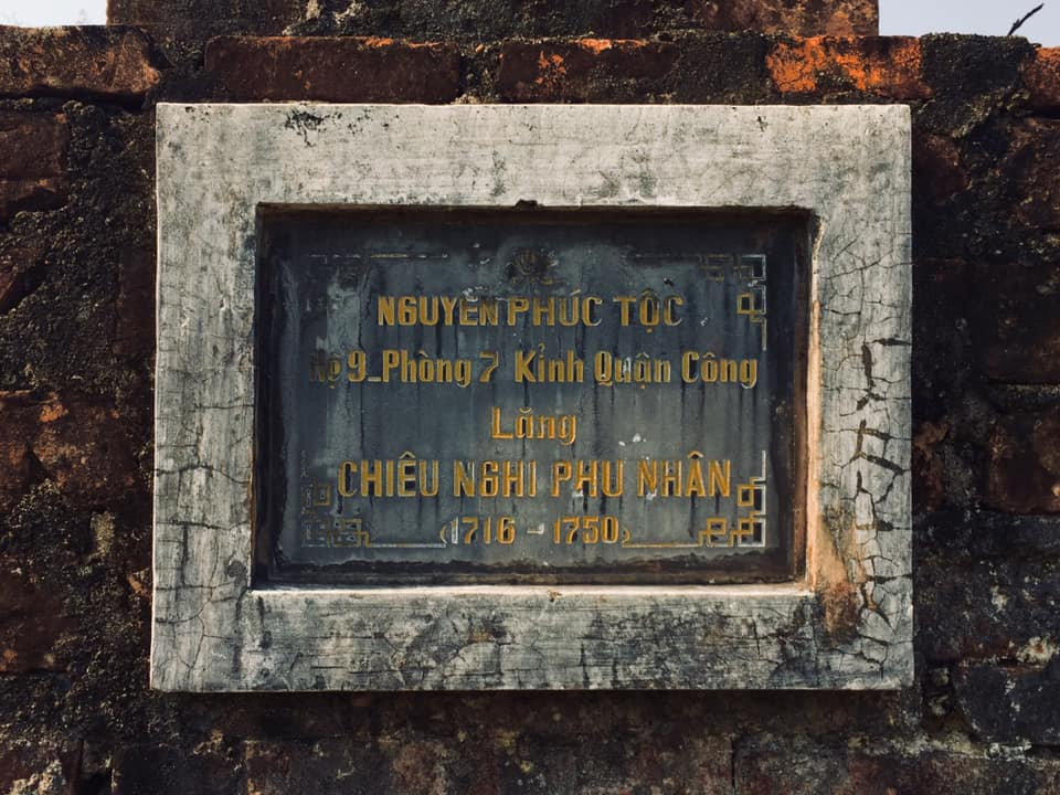 Bí ẩn lăng mộ cổ duy nhất còn sót lại thời chúa Nguyễn, chốn yên nghỉ của người vợ kín tiếng &#34;vị vua áo dài&#34; - 2