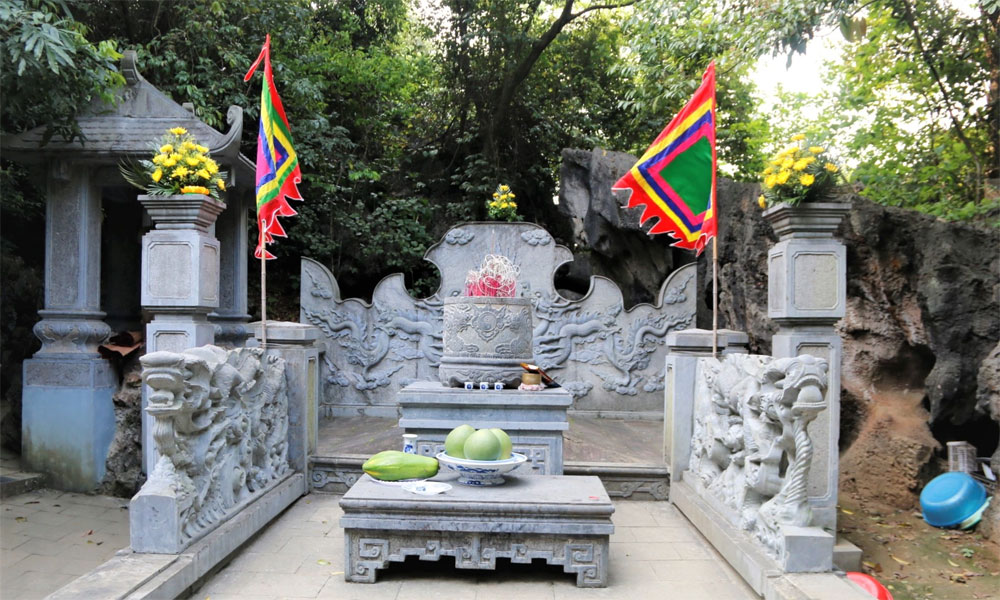Lăng mộ bí ẩn nằm trên đỉnh núi của vua họ Đinh, có công dẹp loạn 12 sứ quân, phóng tầm mắt nhìn ngắm cố đô Hoa Lư - 5