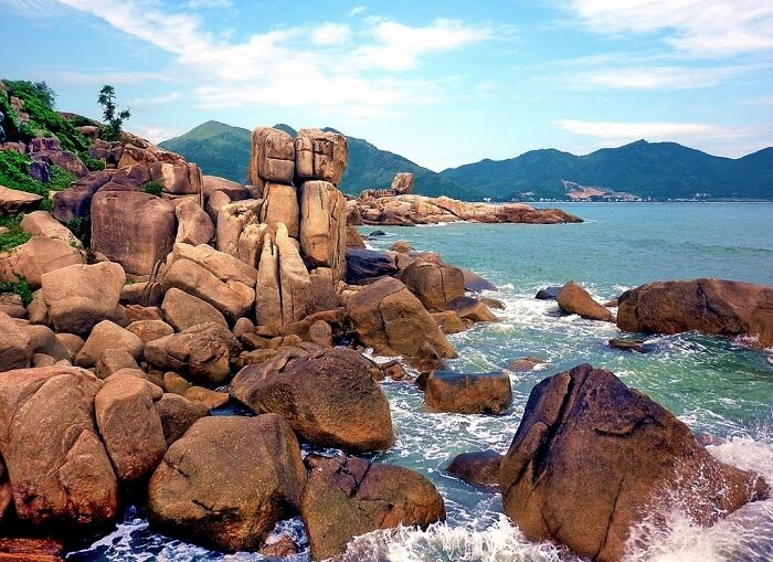 Bãi đá ở Nha Trang gắn liền với truyền thuyết bí ẩn, cảnh sắc chẳng thua Địa Trung Hải, choáng ngợp với hòn đá hình thù độc đáo - 4