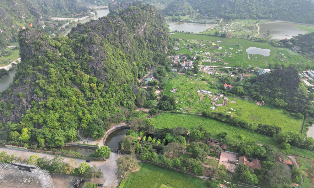 Lăng mộ bí ẩn nằm trên đỉnh núi của vua họ Đinh, có công dẹp loạn 12 sứ quân, phóng tầm mắt nhìn ngắm cố đô Hoa Lư - 2