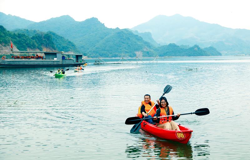 Khám phá huyện miền núi cách Hà Nội hơn 100km, phong cảnh thiên nhiên hữu tình cực thích hợp để chữa lành - 3