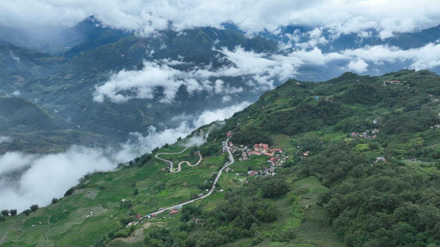 Khám phá cao nguyên cách Hà Nội 200km, cảnh núi non chẳng khác trời Âu, thử sức với đặc sản nghe nhắc tên đã “nhăn mặt” - 3
