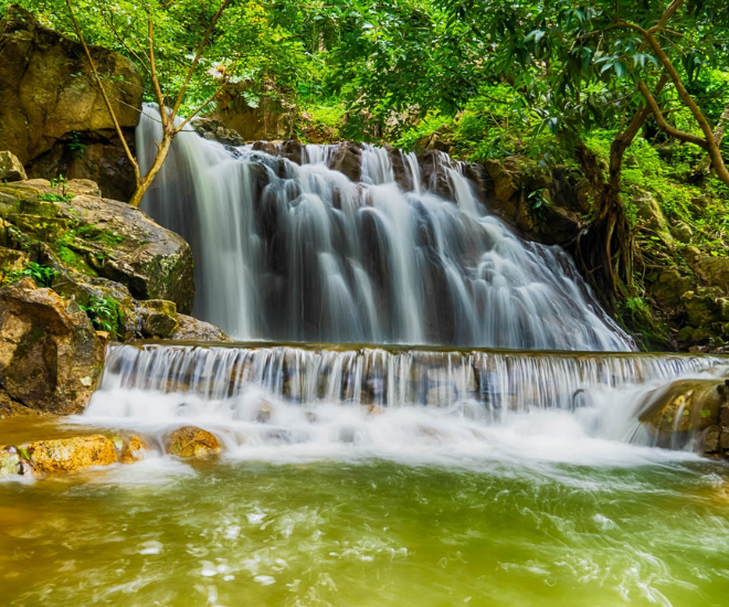 Con suối nằm ẩn trong rừng sâu ở An Giang, được ví như &#34;thiên đường thu nhỏ&#34;, chinh phục du khách bằng cảnh quan hùng vĩ - 1