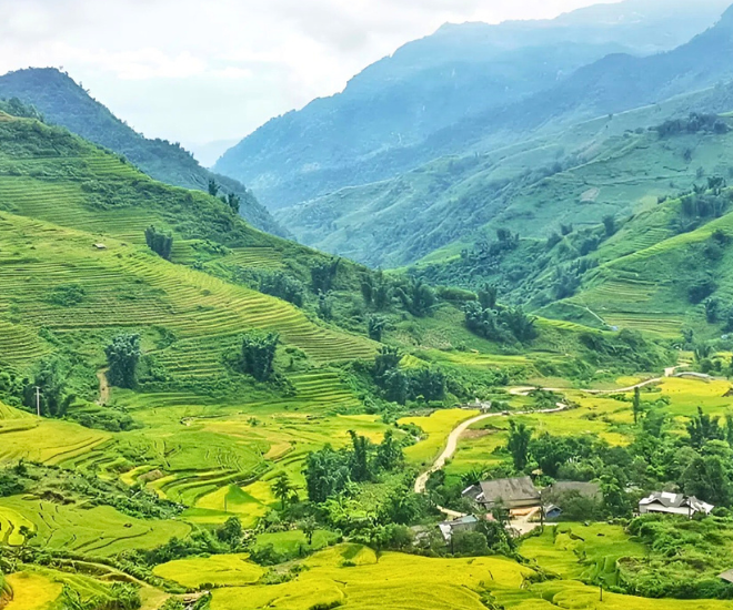 Khám phá cao nguyên cách Hà Nội 200km, cảnh núi non chẳng khác trời Âu, thử sức với đặc sản nghe nhắc tên đã “nhăn mặt” - 1
