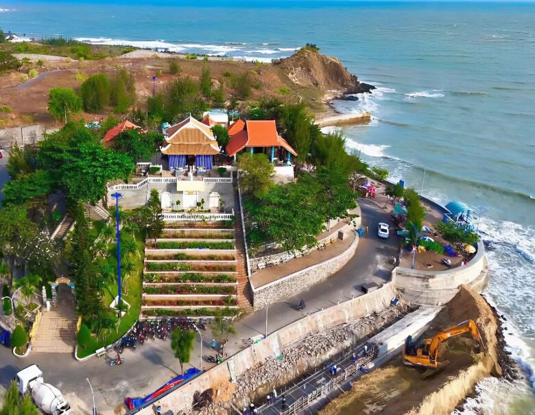 Về Vũng Tàu ghé thăm điện thờ kỳ bí gắn liền với sự tích thiếu nữ tài hoa bạc mệnh, mỗi dịp lễ đông đúc không chỗ chen - 2