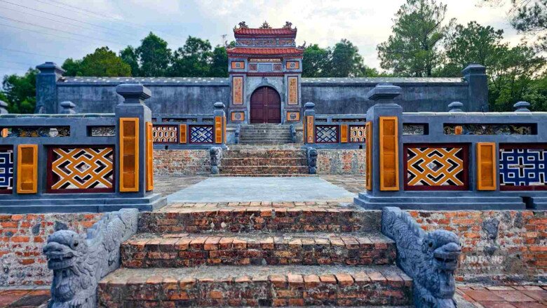 Khám phá lăng mộ kỳ bí của nữ thái hậu hiền đức sử Việt, là mẹ của vị vua trị vì lâu nhất nhà Nguyễn - 4