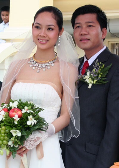 3 nàng hậu lấy mối tình đầu, người rời ánh đèn showbiz để giữ lửa gia đình, người có hôn nhân &#34;bất ổn&#34; - 7