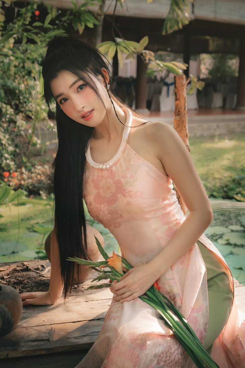 Cùng thuộc thế hệ 2k, 3 nàng hậu này đều lấy chồng đại gia, có người lấy mối tình đầu hơn 16 tuổi - 7