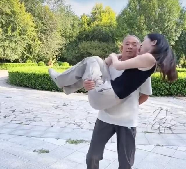 Cưới sếp hơn 28 tuổi sau 10 tháng làm việc, nữ nhân viên &#34;một bước thành bà chủ&#34;, hạnh phúc vì điều này - 4