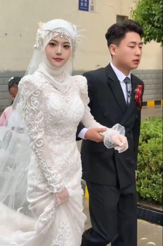 Đám cưới dậy sóng vì cô dâu đẹp đến mức bị nghi là AI, nhìn ảnh mặt mộc mà ngỡ ngàng - 9