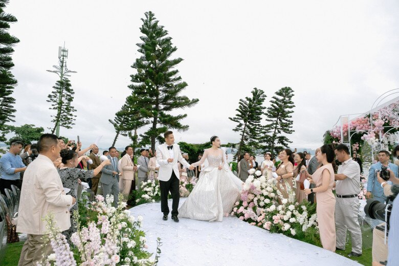 Hồ Quỳnh Hương tung loạt khoảnh khắc ngọt ngào trong đám cưới, chia sẻ một câu xúc động - 3