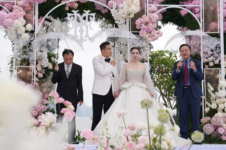 Hồ Quỳnh Hương tung loạt khoảnh khắc ngọt ngào trong đám cưới, chia sẻ một câu xúc động - 6